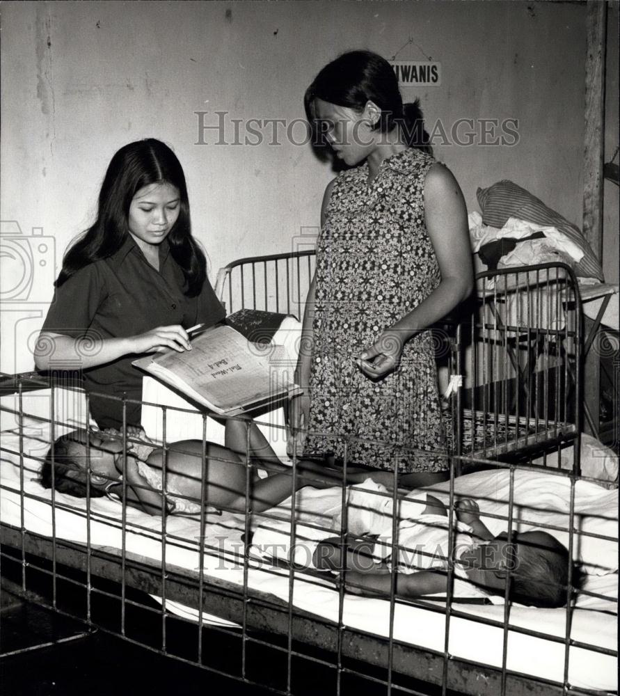 Press Photo Third World&quot; countries social workers - Historic Images