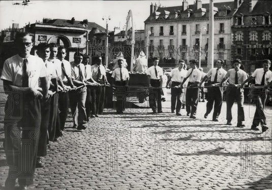 Press Photo Dijon Celebrating 8th Centenary St Bernard's Death Relics Pulled - Historic Images