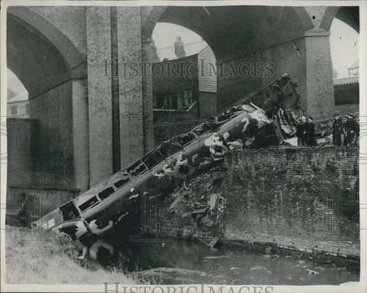 1953 Press Photo 10 Killed And 60 Injured In Train Crash At Manchester - Historic Images
