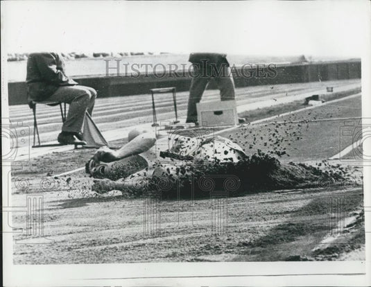 1964 Press Photo Olympic Games In Tokyo Bulgarian Fails In Triple Jump - Historic Images