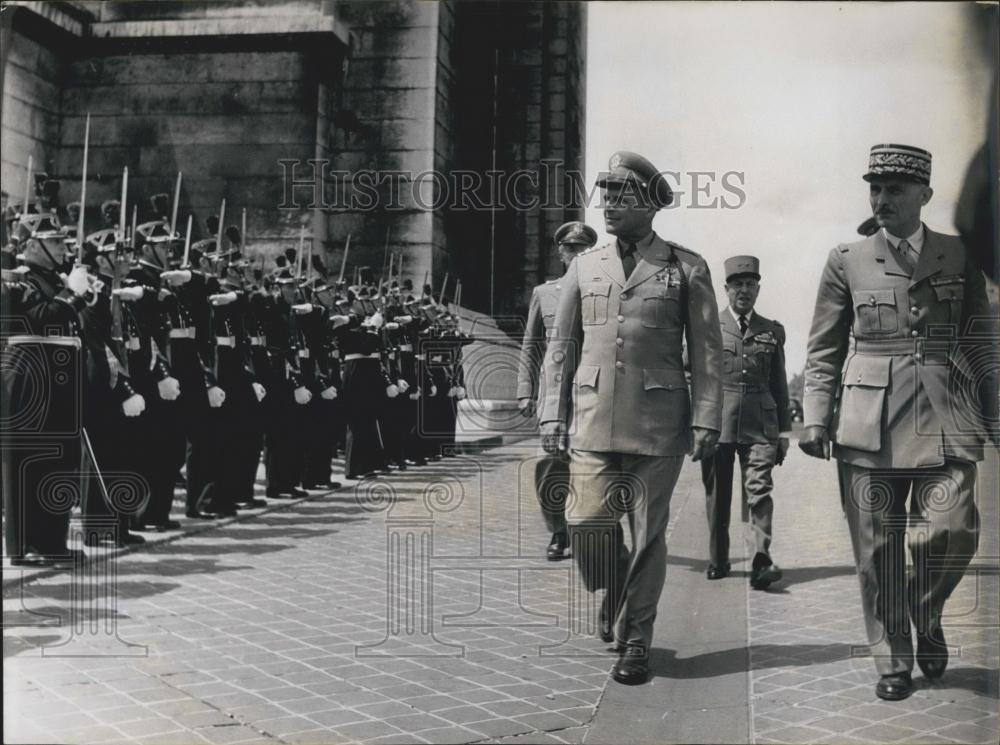 1953 Press Photo General Ridgway&#39;s Farewell Unknown Soldier Guard Ceremony - Historic Images