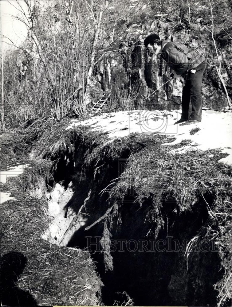 1974 Press Photo Landslip of 60 000 cubic meters - Historic Images