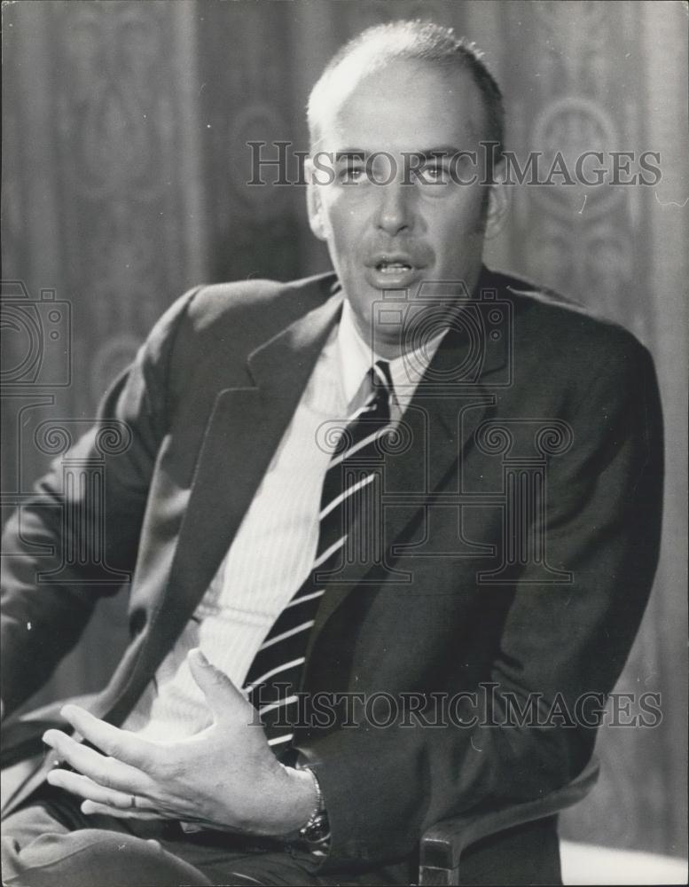 1968 Press Photo Mr. Robert Ellsworth in London - Historic Images