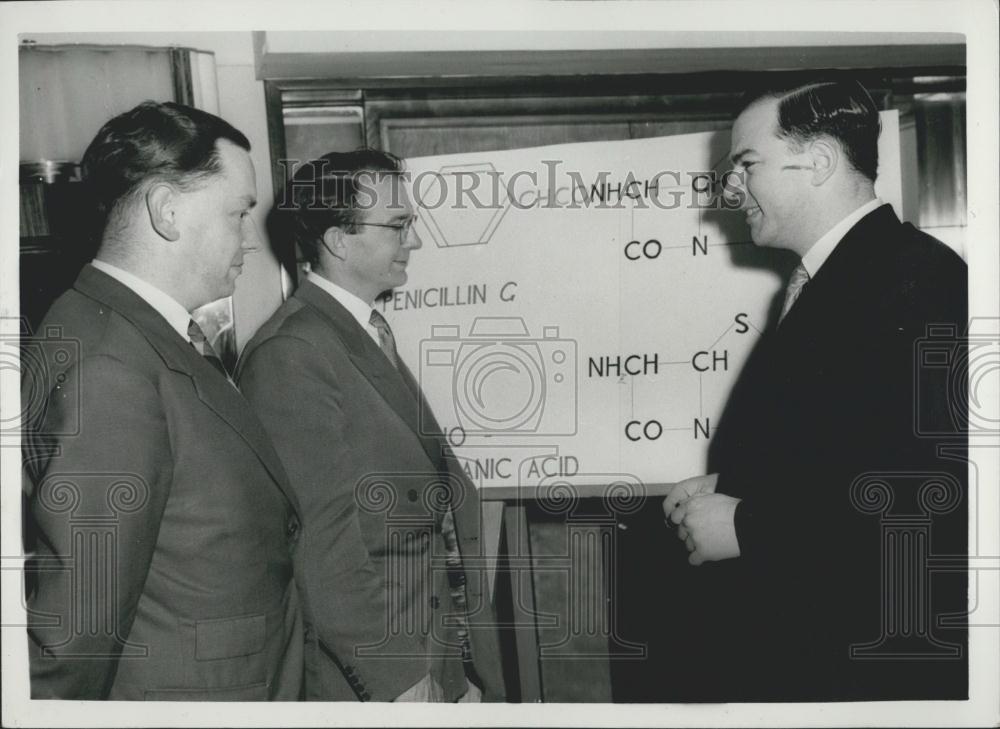 1959 Press Photo members of the Beechan research laboratories research Team - Historic Images