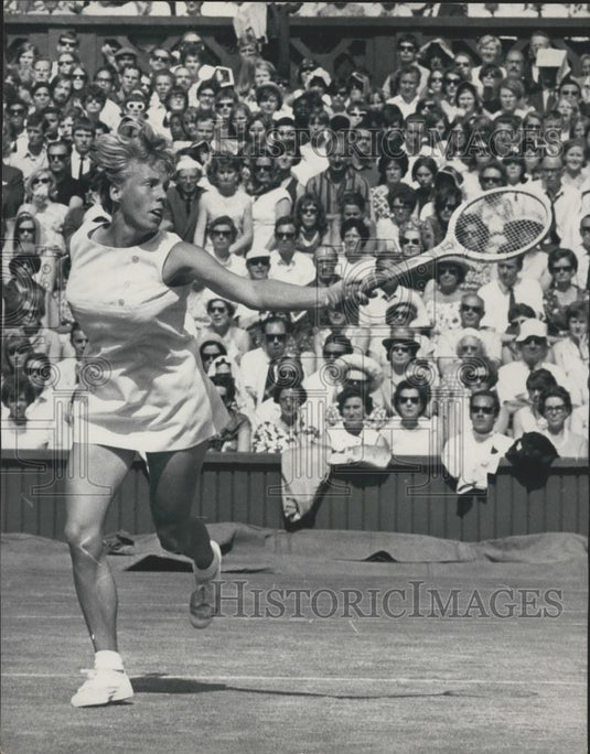 1966 Press Photo Tennis at wimbledon - women's single semi-finals. Miss Bueno Be - Historic Images