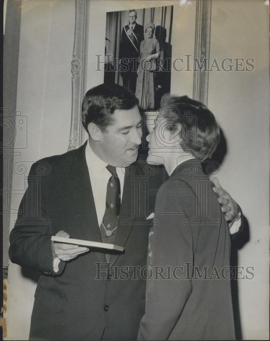 1965 Press Photo South African Ambassador Carl de Wit, Swimmer Karen Muir - Historic Images