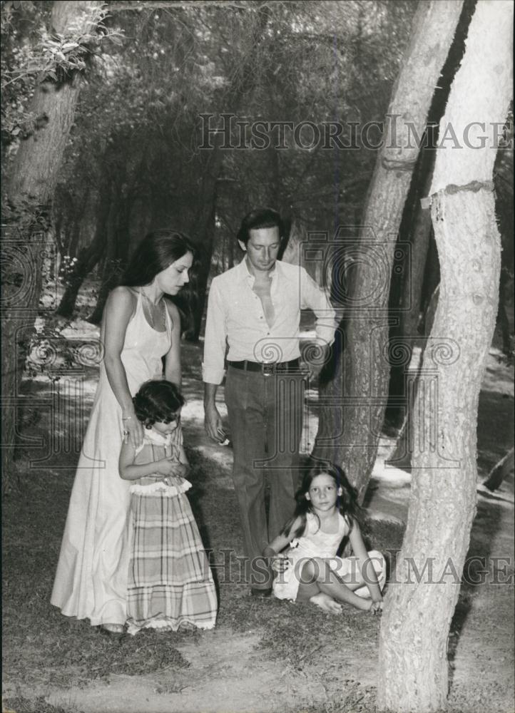 1975 Press Photo Family In Forest Setting - Historic Images