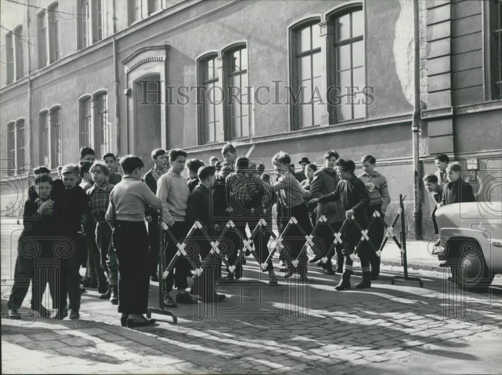 1958 Press Photo Students Use Street as School Yard Court - Historic Images