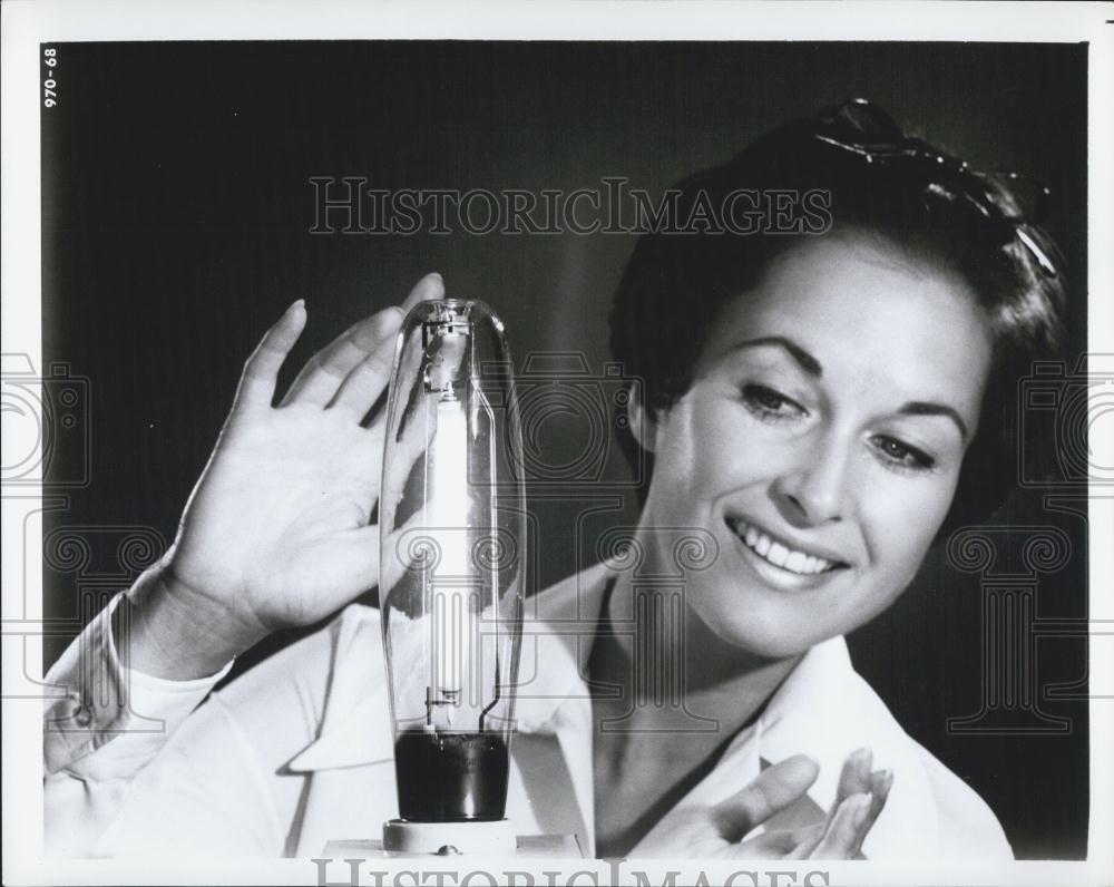 Press Photo New 400-watt Lucalox lamp - Historic Images