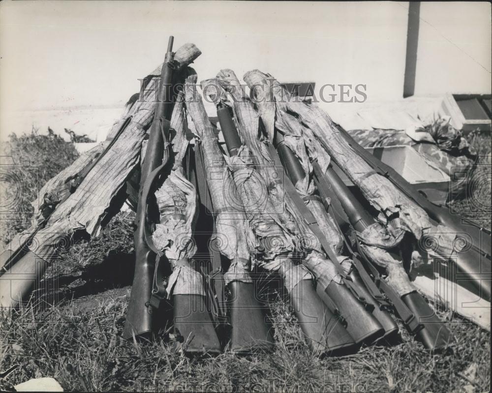 Press Photo American weapons captured by Cubans - Historic Images