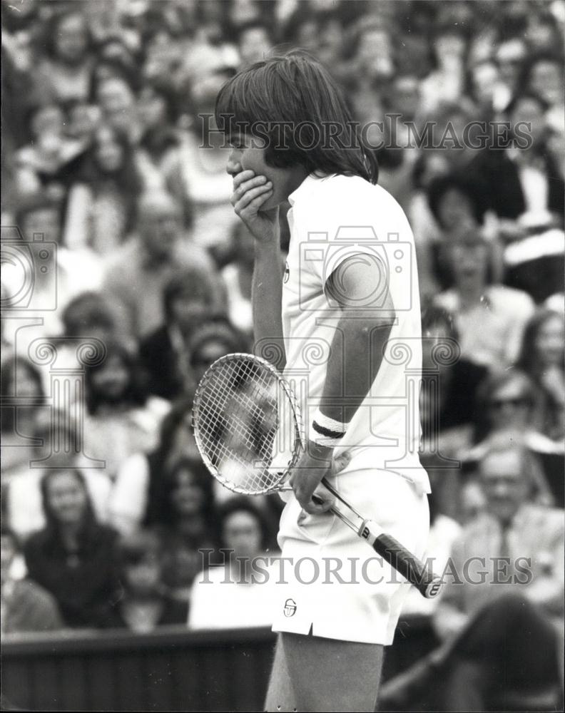 1975 Press Photo Wimbledon Mens Singles Player Jimmy Connors Upset After Mistake - Historic Images