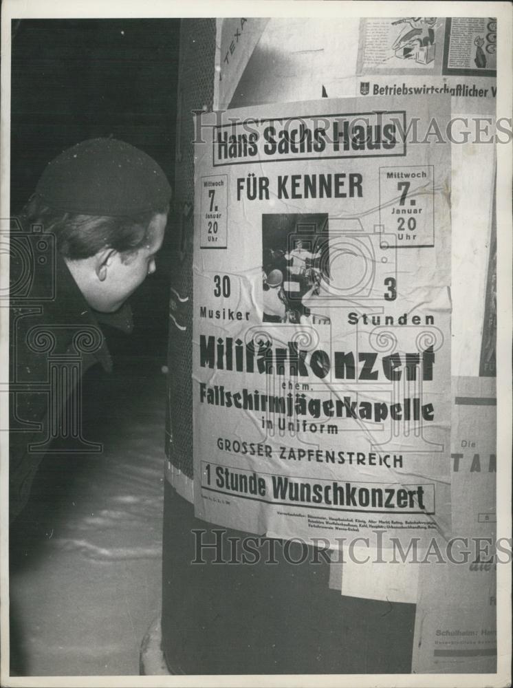 Press Photo German Sign Former Paratroopers Concert Promotion Cancelled - Historic Images