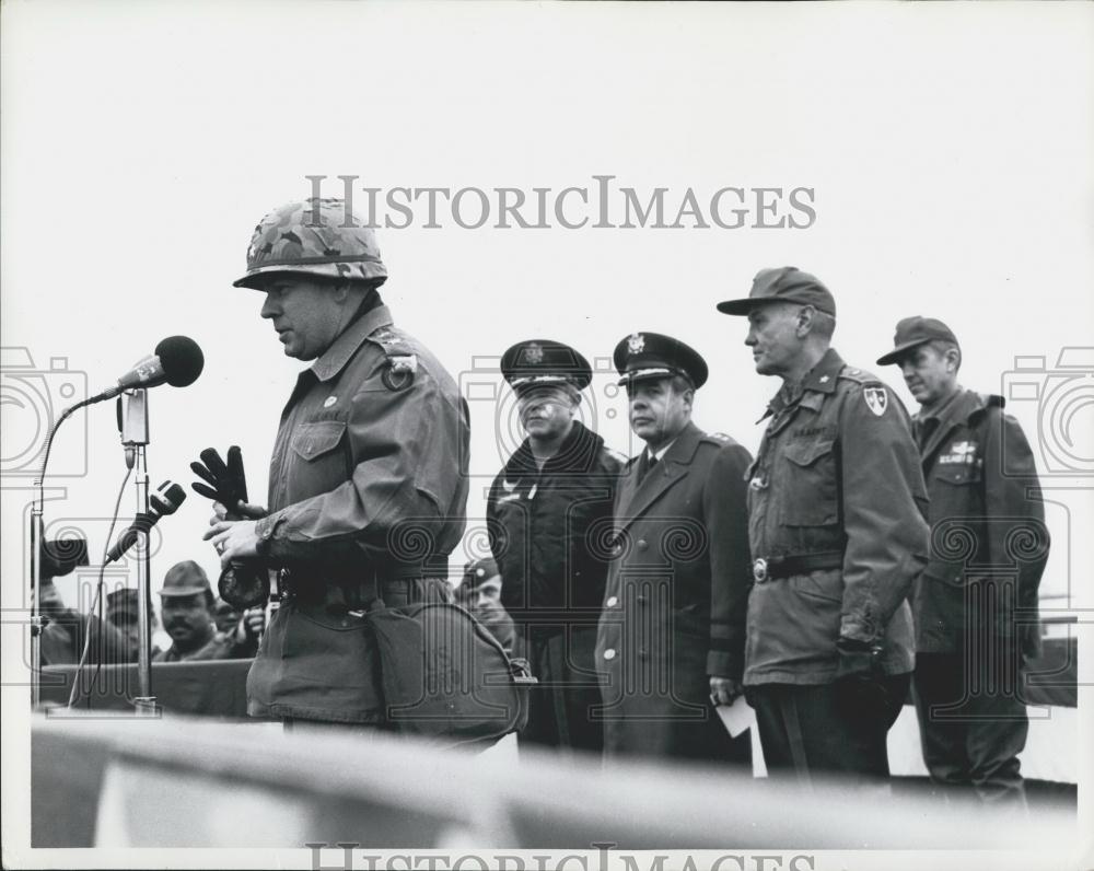 Press Photo Rein/Main Air Base Speaks To Returning US Troops-Germany - Historic Images