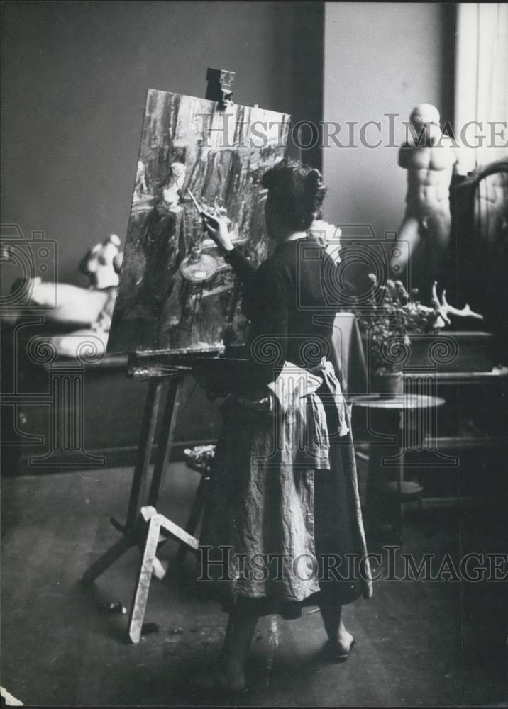 Press Photo Slade Student - Historic Images