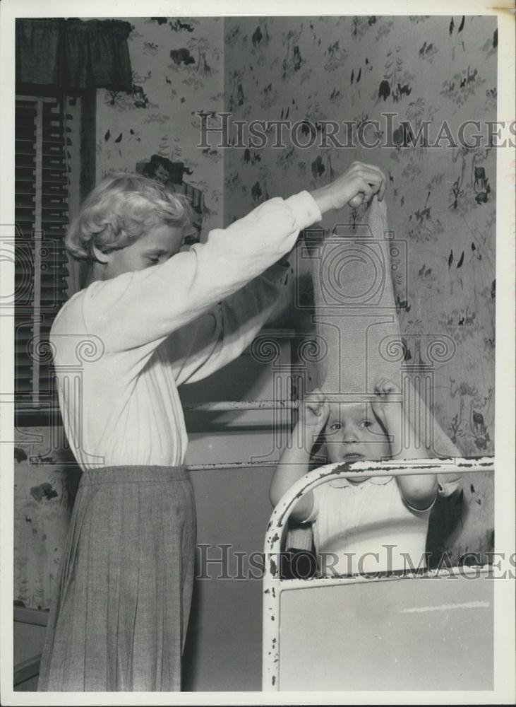 Press Photo Inge And Eske Groes, Children Of Prime Minister Commerce, Lis Groes - Historic Images