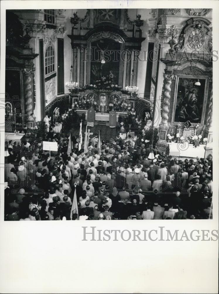 Press Photo archbishops, bishops, abbots on prayer day - Historic Images