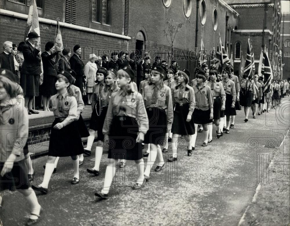 Press Photo Girl guide. - Historic Images