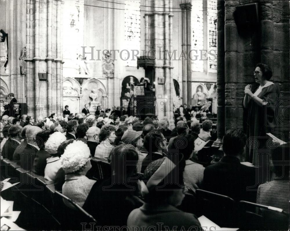 1972 Press Photo Eight Churches At Abbey Service For The Deaf Hymns And Blessing - Historic Images