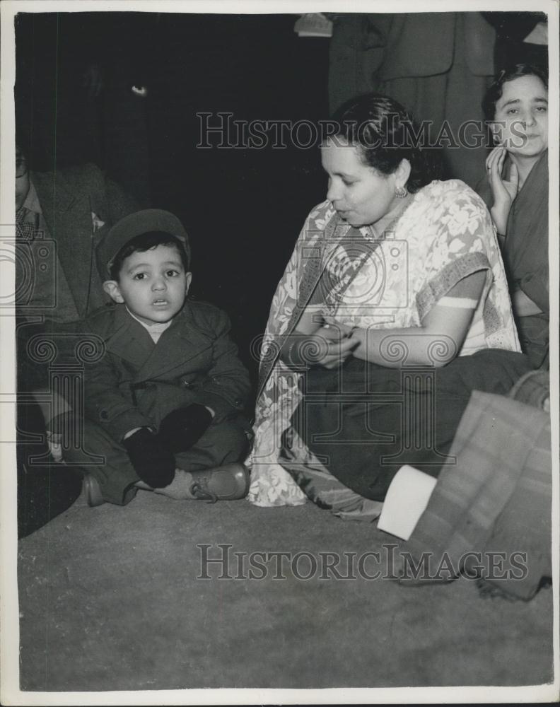 1953 Press Photo Meeting at India House to celebrate third anniversary - Historic Images