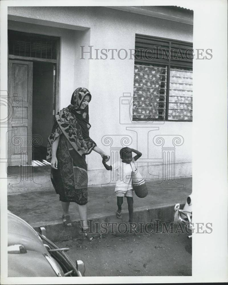 1967 Press Photo American experiment in International living Daressalaam - Historic Images