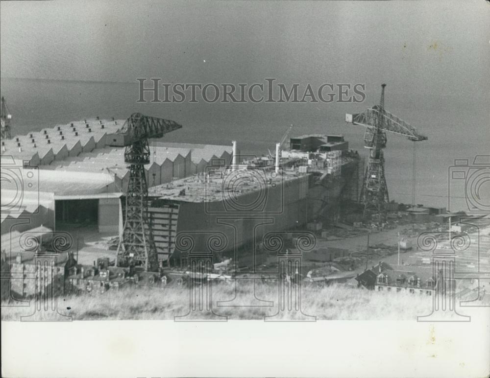 Press Photo Under construction - a giant tanker for Korea. - Historic Images