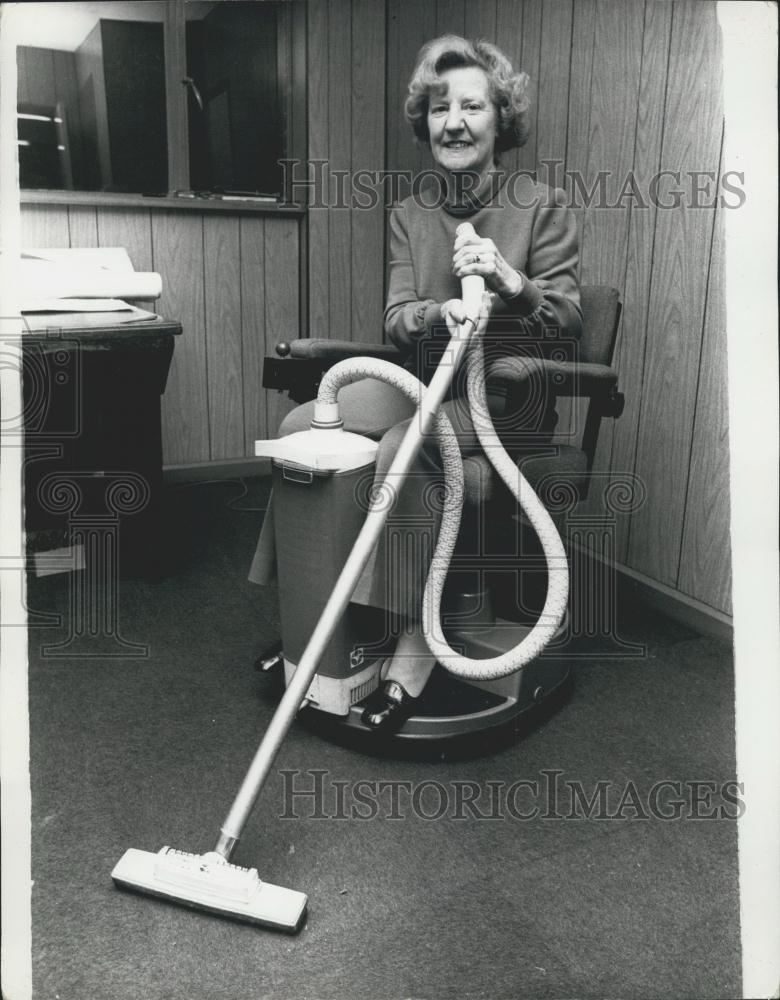 Press Photo Revolutionary new invalid chair - Historic Images