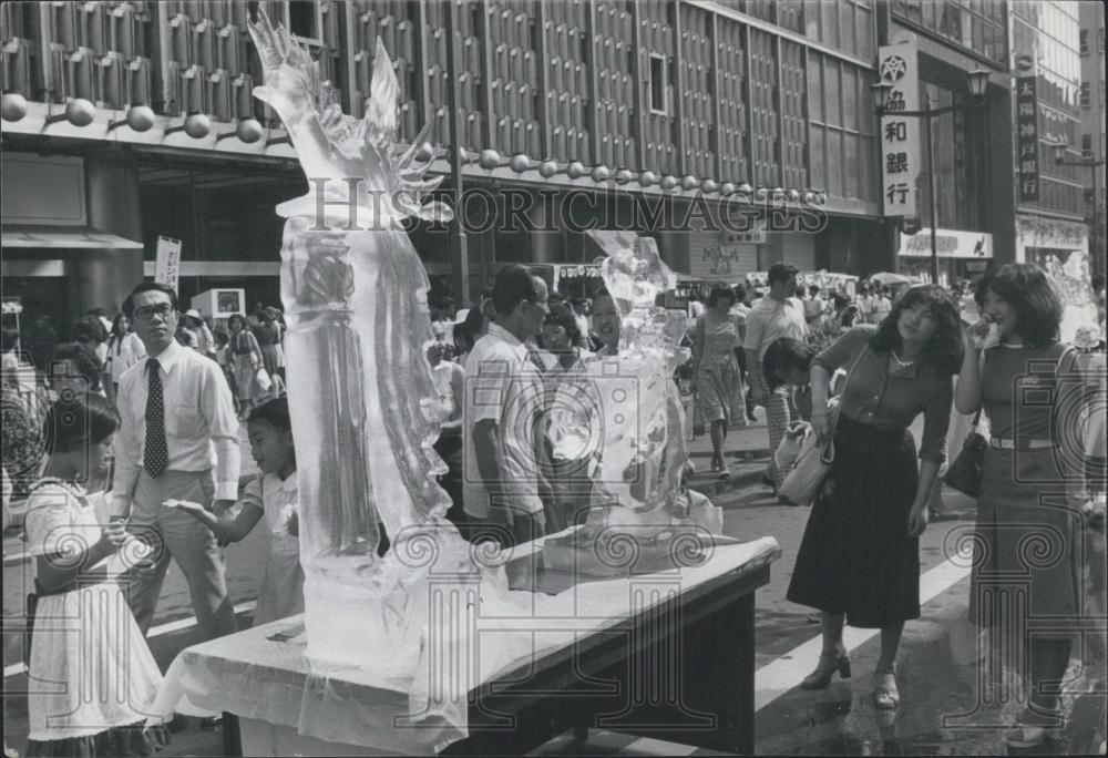Press Photo Ice Sculptors Show Off Work in Tokyo Street - Historic Images