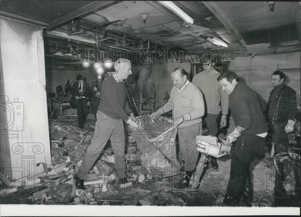 1974 Press Photo Robert Midgley, Harrods Bombing, Knightsbridge - Historic Images