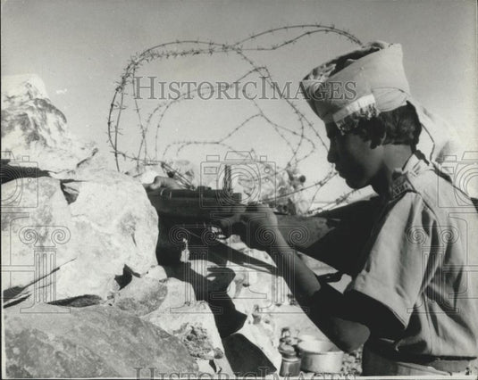 Press Photo member of the A.P.L. mans a stone sander wall on constant look-out - Historic Images