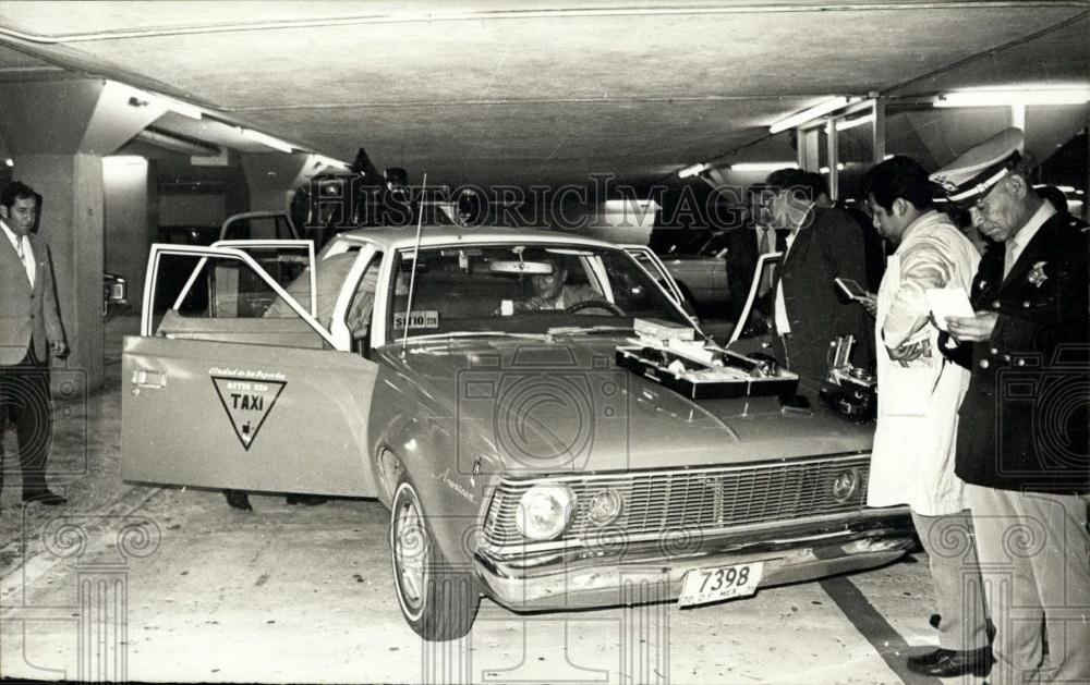 1971 Press Photo Taxi Used by Kidnappers of Julio Hirschfelf, Mexico - Historic Images