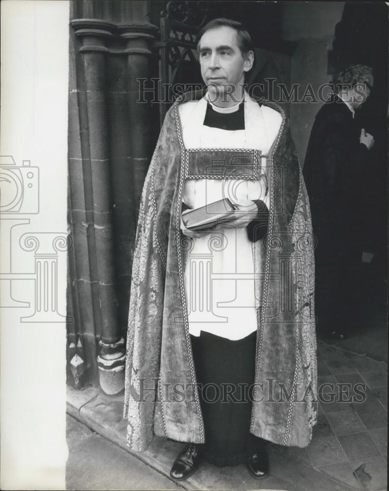 Press Photo Rev John Pelling as Vicar of Christ Church Kensington, London - Historic Images