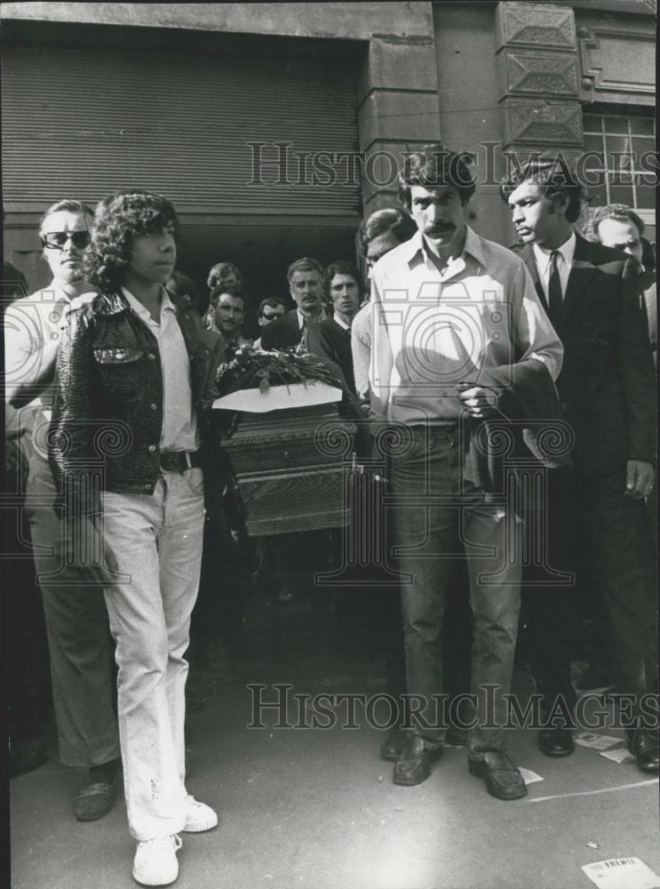 1972 Press Photo Tupamaros and Communist Fight-Funeral At CP Hdqrtrs-Uruguay - Historic Images