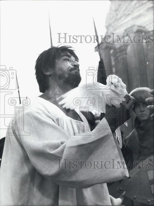 1970 Press Photo Brancaleone Army Christian's Crusade Holding Dove - Historic Images