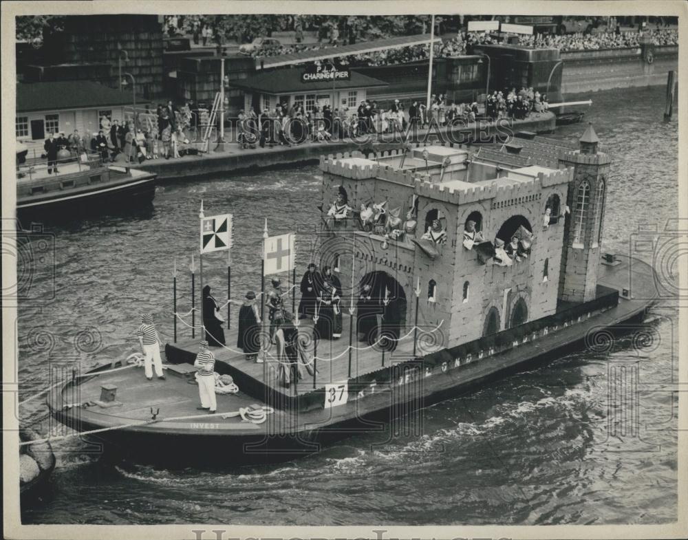 1953 Press Photo Royal Coronation River Pageant On Thames - Historic Images