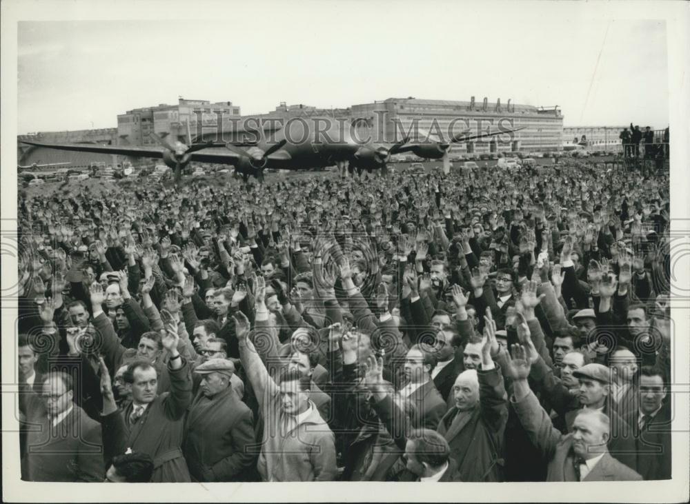 1958 Press Photo Mass meeting of Strikers in the B.O.A.C. dispute - Historic Images