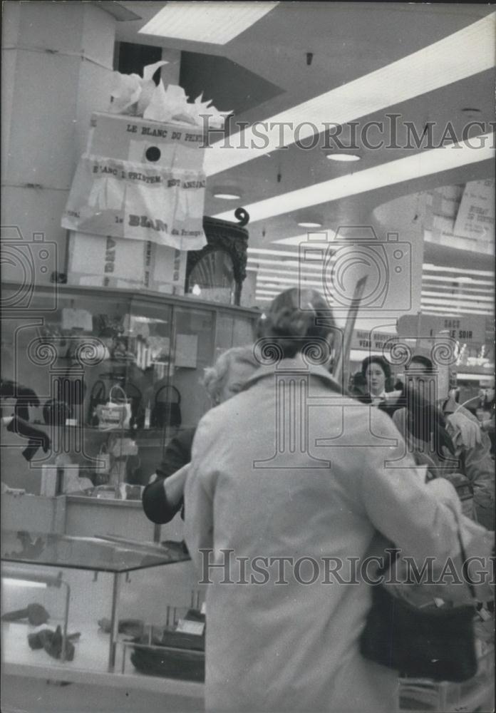 1957 Press Photo T.V. to detect thieves - Historic Images