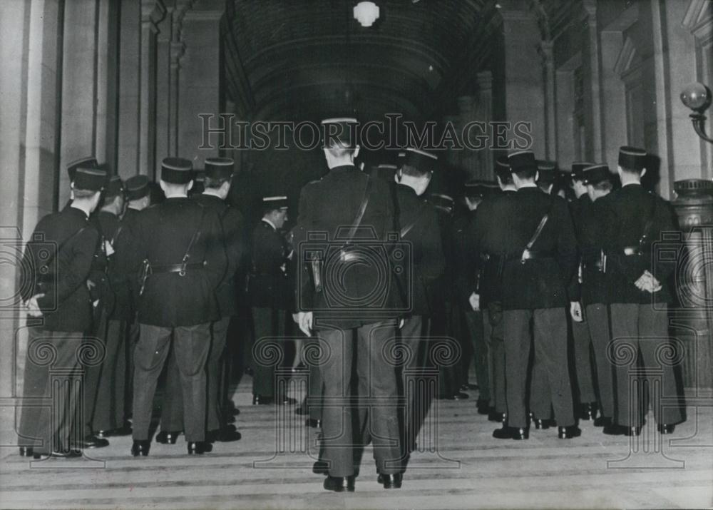 1960 Press Photo Paris Palais Of Justice Looked like a fort - Historic Images