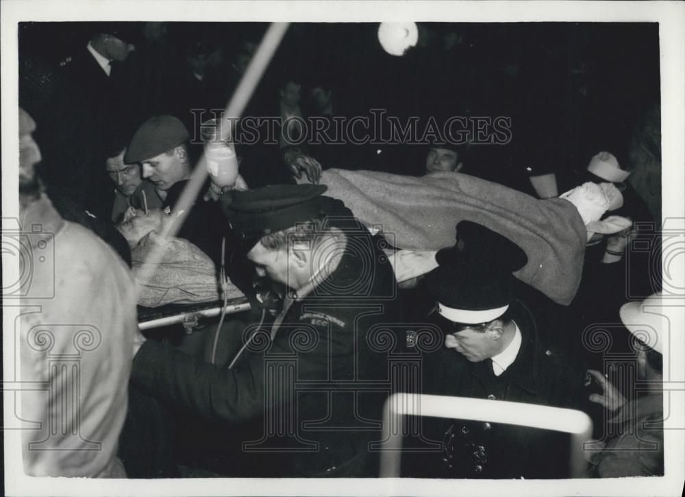 1958 Press Photo 10 Killed And 87 Injured As Two Trains Collide In Thick Fog - Historic Images