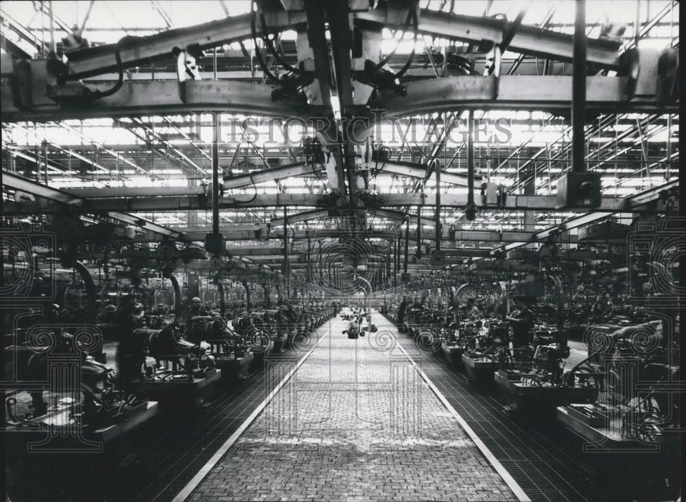 Press Photo Fiat &quot;Mirafiori&quot; Complex, Turin: Engine Testing Room. - Historic Images