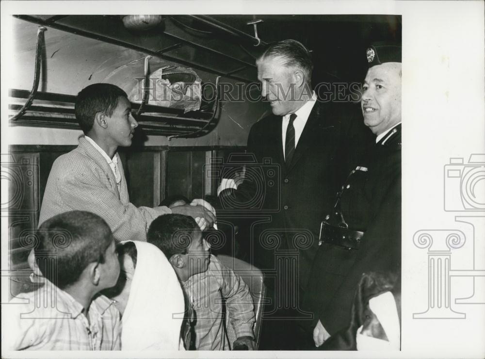 Press Photo Michigan Governor George Romney Talks With Arab Refuges in Jordan - Historic Images