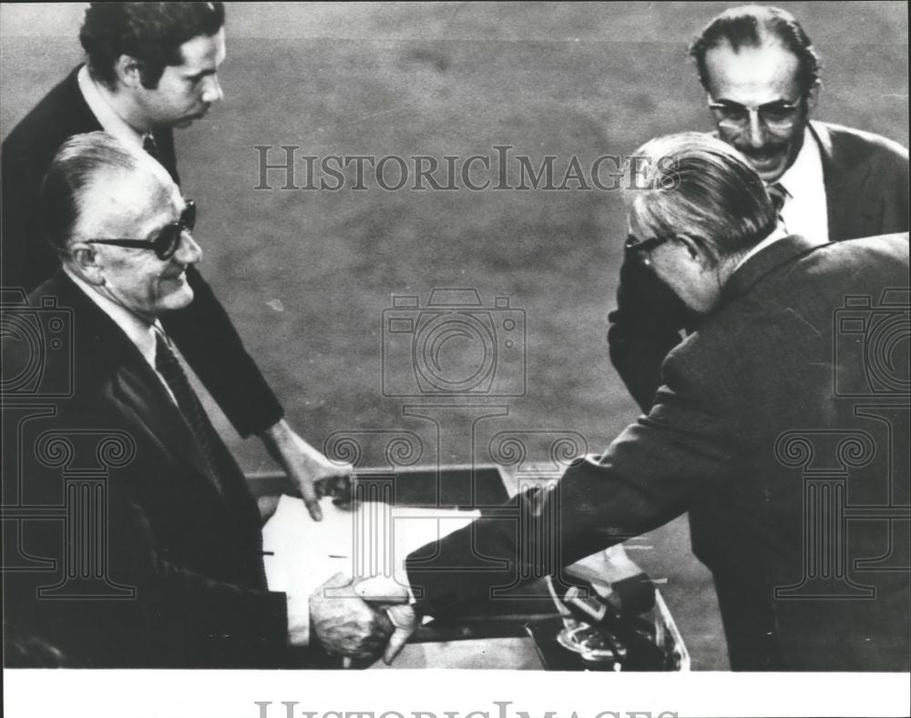 1974 Press Photo Mr.Mavros Mr. Callaghan and Mr Gunes in Geneva - Historic Images