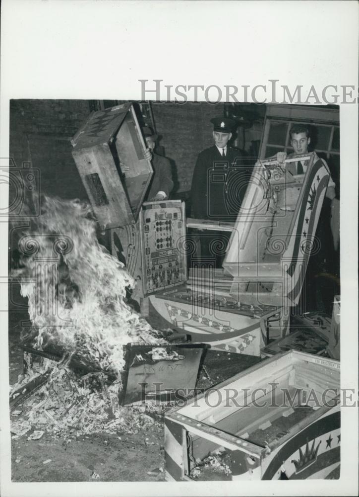 1960 Press Photo Gaming Machines Smashed up at Scotland Yard - Historic Images