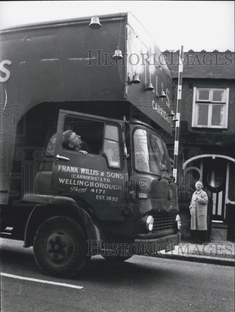 Press Photo Lorry Driver, England - Historic Images
