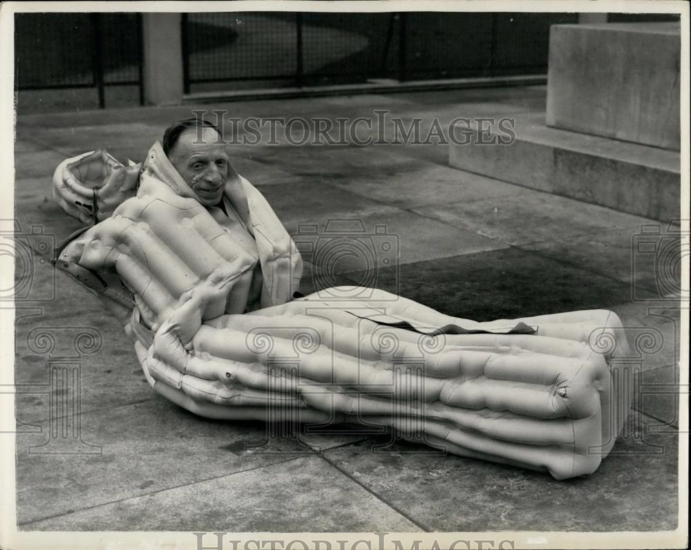 Press Photo Survival Bag Demonstration Royal National Lifes Institution - Historic Images