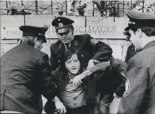 1973 Press Photo Numberg wall pulled down - Historic Images