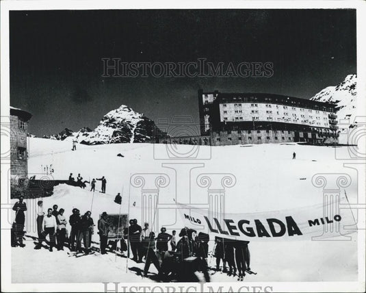 Press Photo Chile: Cran Hotel Portillo--10,000ft. - Historic Images