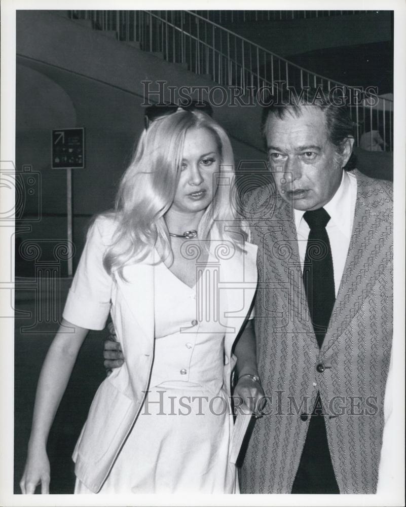 Press Photo Elizabeth Ray With Lawyer Seyhour Feig - Historic Images