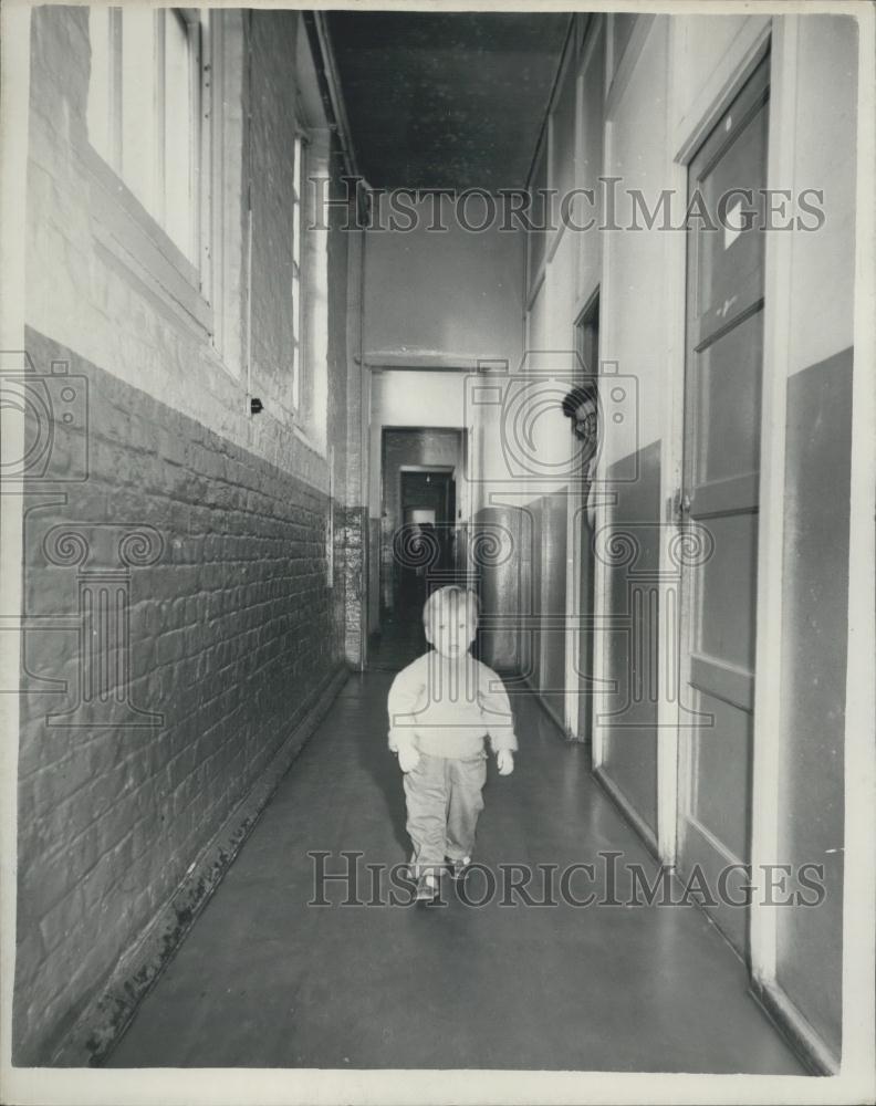 1961 Press Photo Peter Price, Newington Lane Homeless Shelter - Historic Images