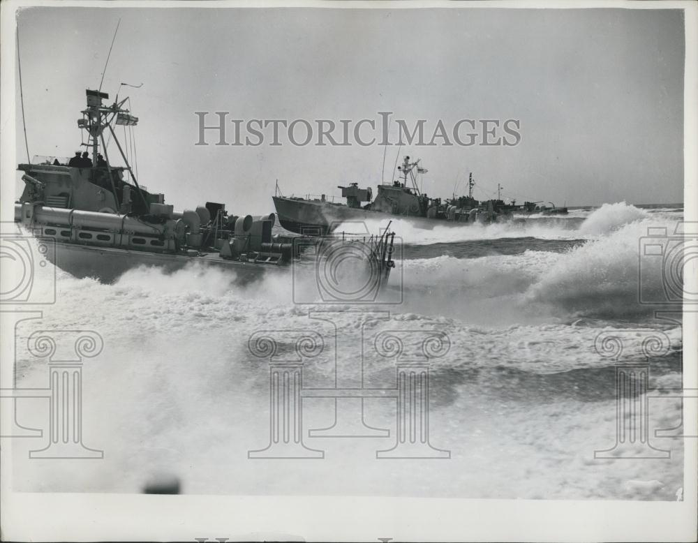 1953 Press Photo &quot;Gay Fenger&quot; And Gay Ar Her&quot; In Excercise To Denmark - Historic Images