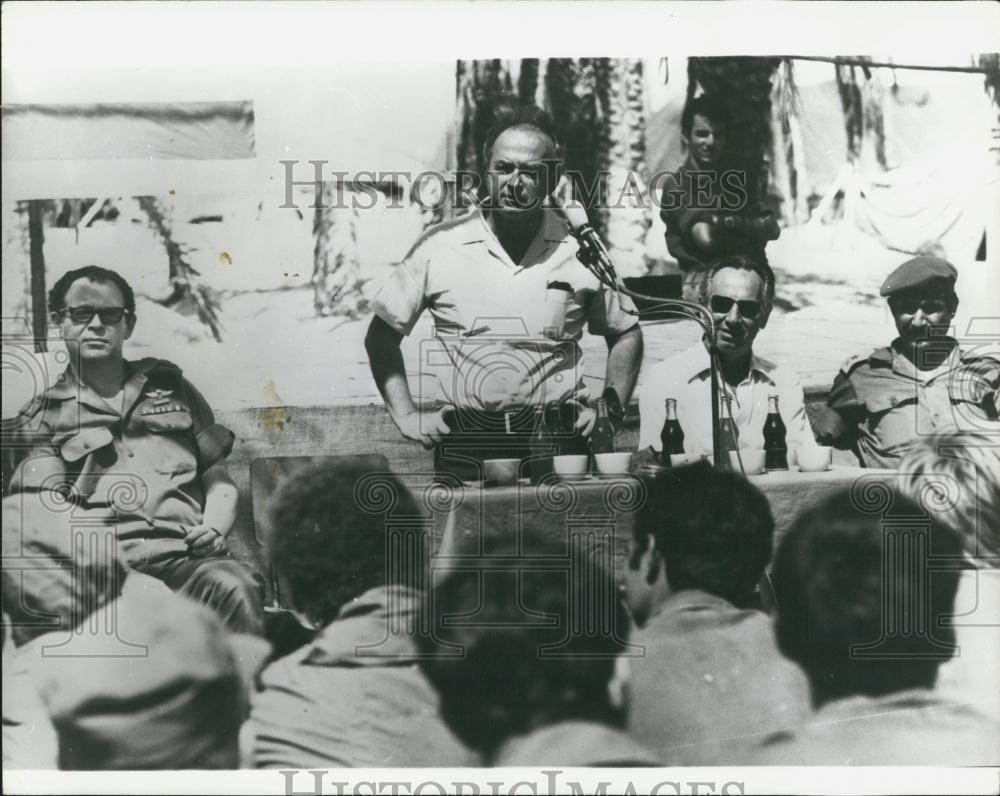 1974 Press Photo Israeli Prime Minister Rabin Lieutenant General M. Gur Peres - Historic Images